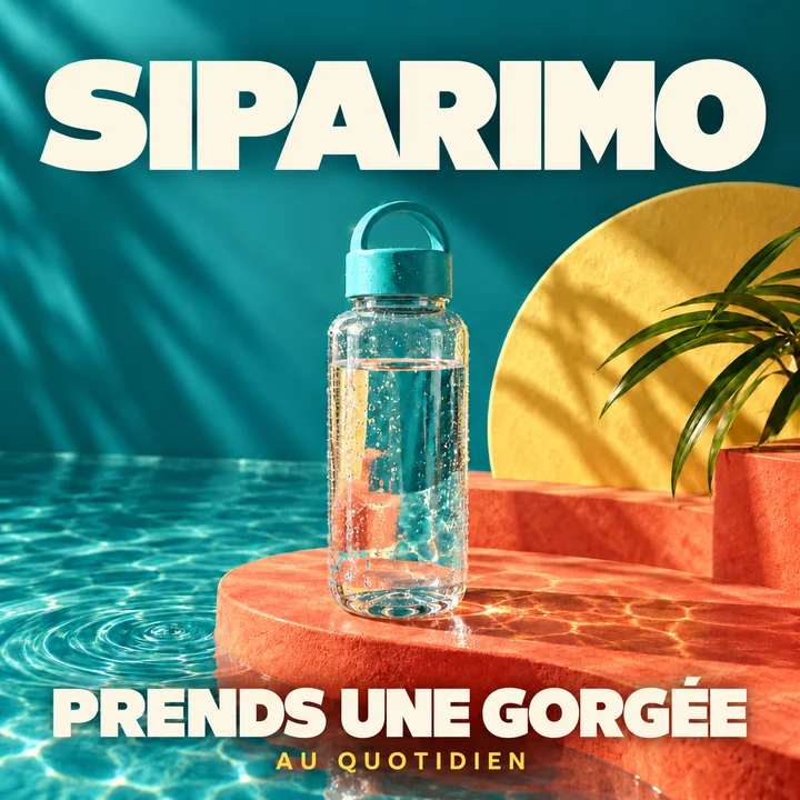Pochette SIPARIMO : une gourde, de l’eau turquoise et une lumière chaude